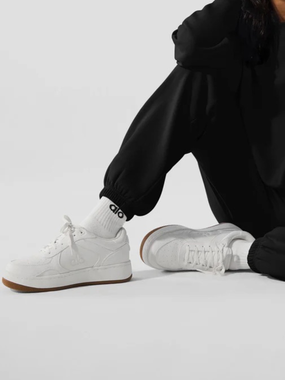 ALO - Recovery Mode Sneakers in white / gum size 9.5 Women’s